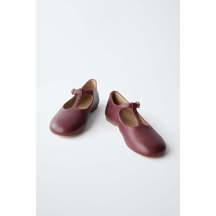 КОЖАНЫЕ БАЛЕТКИ С РЕМЕШКОМ В ВИДЕ БУКВЫ Т