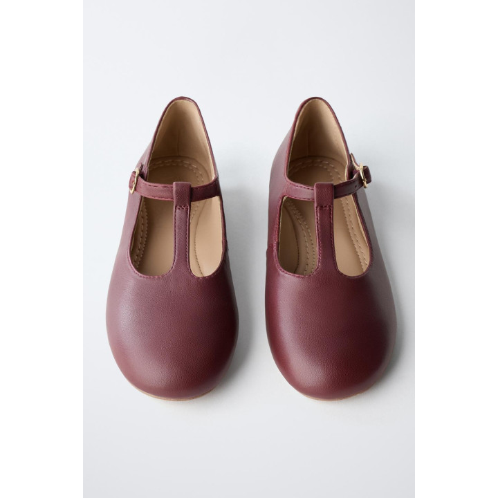 КОЖАНЫЕ БАЛЕТКИ С РЕМЕШКОМ В ВИДЕ БУКВЫ Т