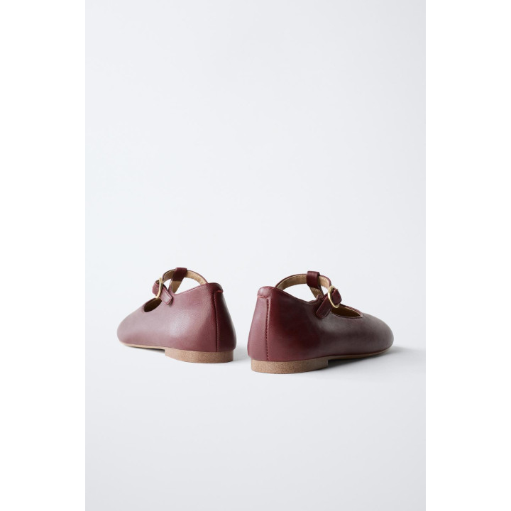 КОЖАНЫЕ БАЛЕТКИ С РЕМЕШКОМ В ВИДЕ БУКВЫ Т