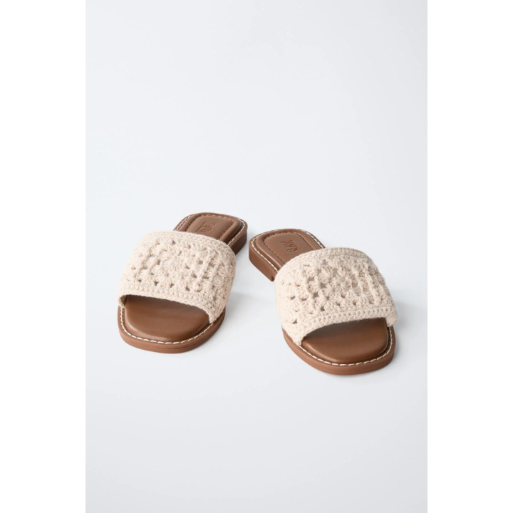 Сандалии с крючком