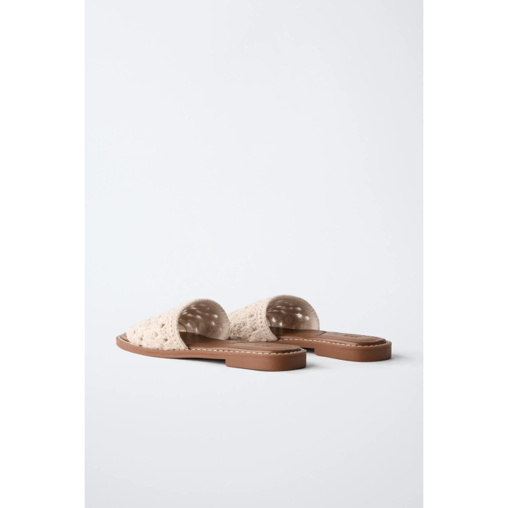 Сандалии с крючком