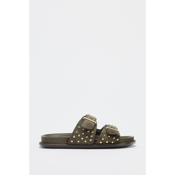 САНДАЛИИ С ПРЯЖКАМИ И ЗАКЛЕПКАМИ