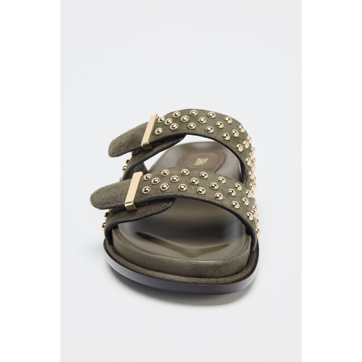 САНДАЛИИ С ПРЯЖКАМИ И ЗАКЛЕПКАМИ