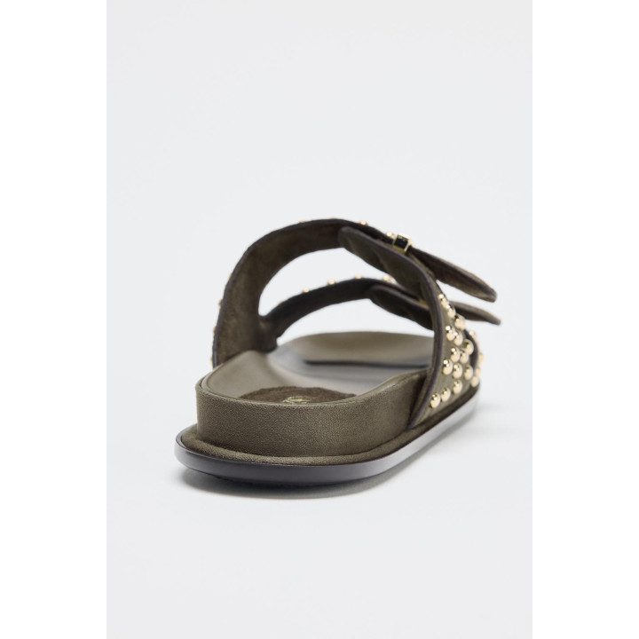 САНДАЛИИ С ПРЯЖКАМИ И ЗАКЛЕПКАМИ