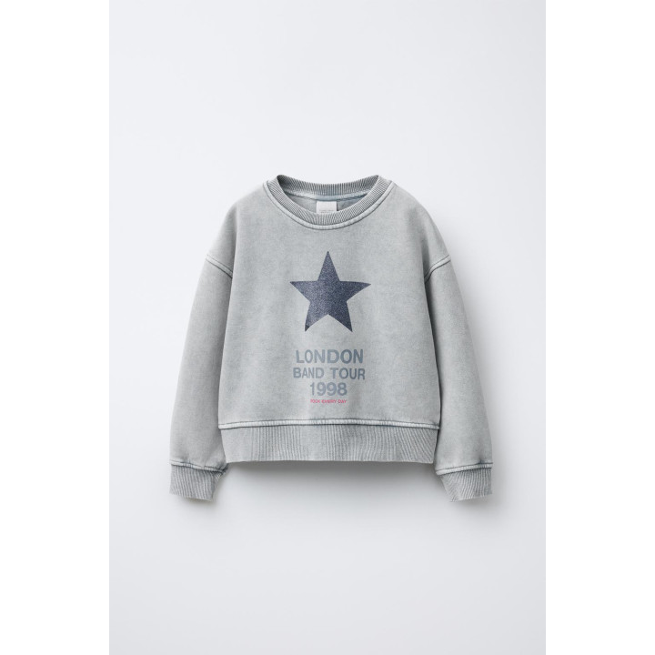 ТОЛСТОВКА С ЭФФЕКТОМ ПОТЕРТОСТИ И БЛЕСТЯЩЕЙ ЗВЕЗДОЙ