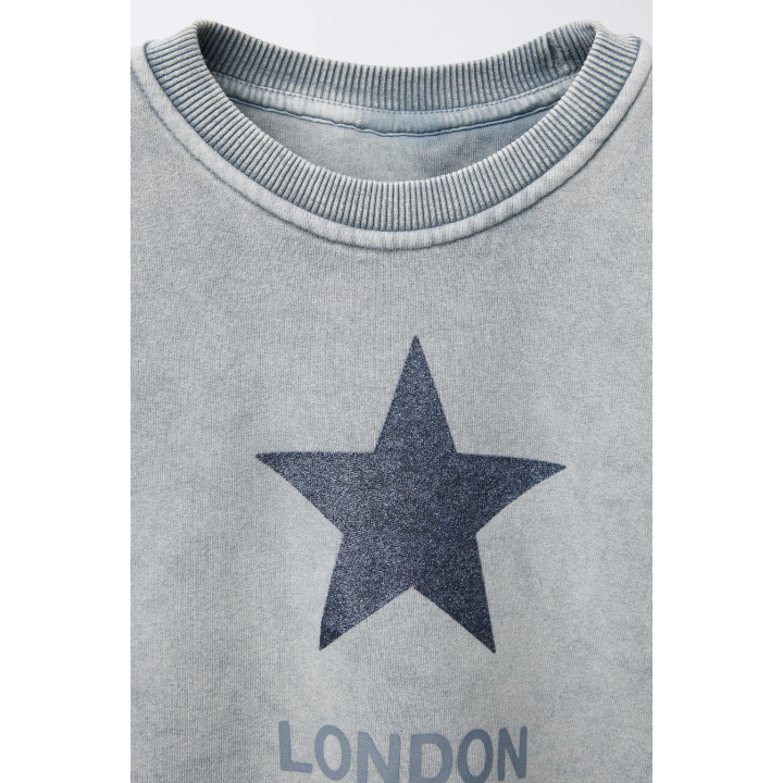 ТОЛСТОВКА С ЭФФЕКТОМ ПОТЕРТОСТИ И БЛЕСТЯЩЕЙ ЗВЕЗДОЙ