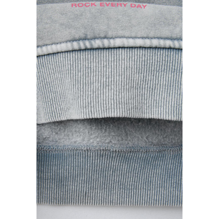 ТОЛСТОВКА С ЭФФЕКТОМ ПОТЕРТОСТИ И БЛЕСТЯЩЕЙ ЗВЕЗДОЙ