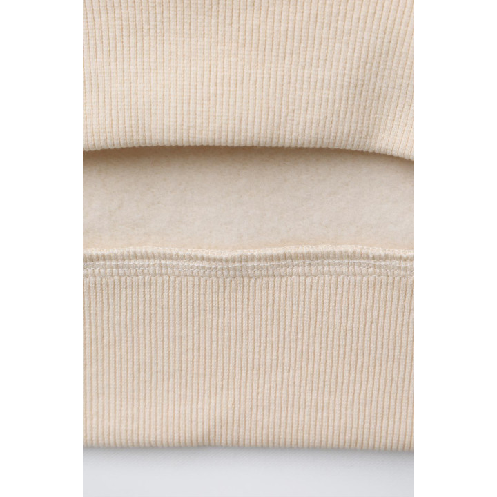 ТОЛСТОВКА С ЗАКЛЕПКАМИ В ВИДЕ ЦИФРЫ