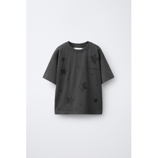 ФУТБОЛКА С ЭФФЕКТОМ ПОТЕРТОСТИ, ПРИНТОМ «ЗВЕЗДЫ» И БЛЕСТКАМИ