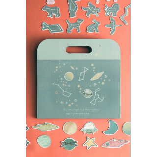 Детская книга с магнитными созвездиями