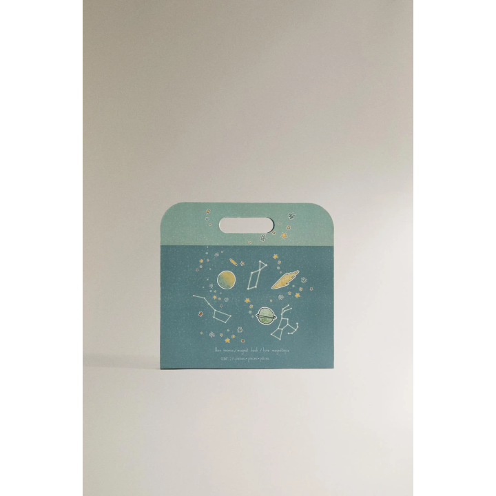 Детская книга с магнитными созвездиями