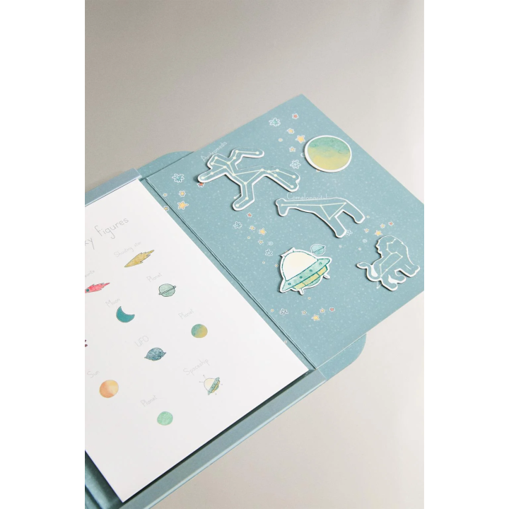Детская книга с магнитными созвездиями