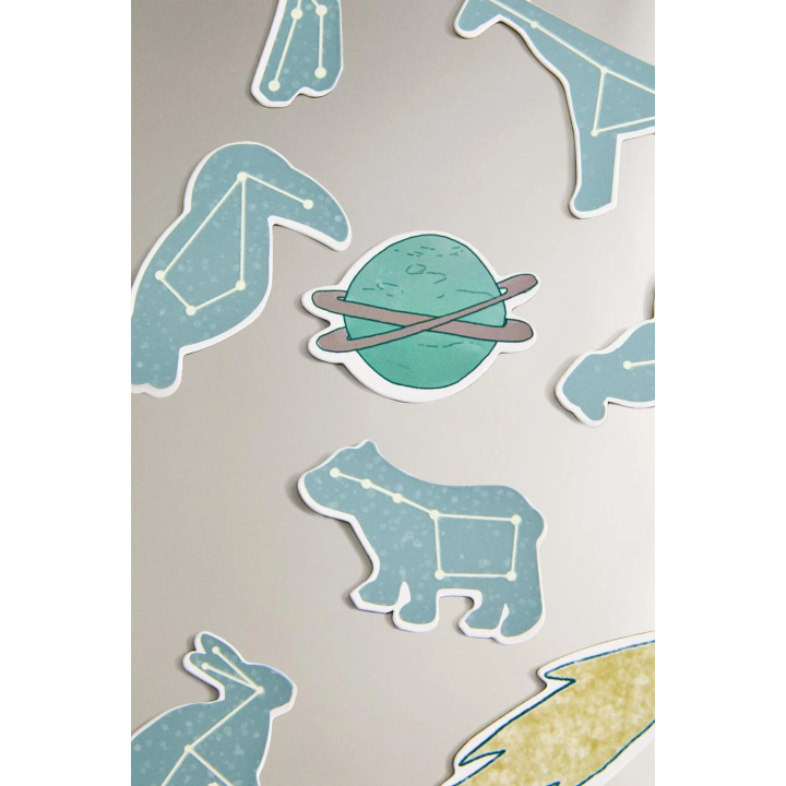 Детская книга с магнитными созвездиями