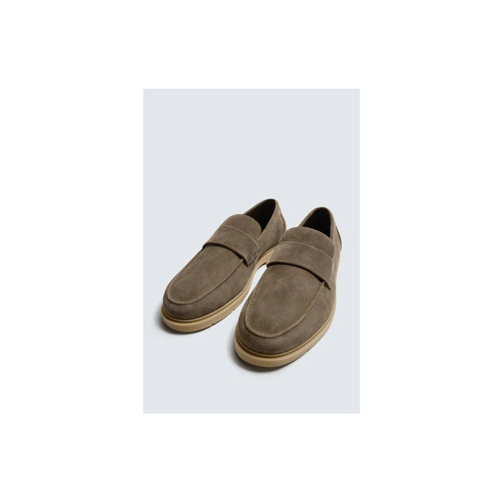 КОЖАНЫЕ ЛОФЕРЫ В ПОВСЕДНЕВНОМ СТИЛЕ