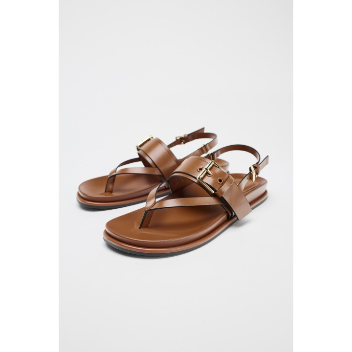 САНДАЛИИ С РЕМЕШКАМИ И ПРЯЖКОЙ