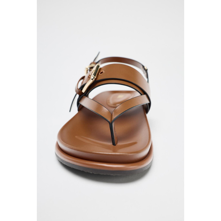 САНДАЛИИ С РЕМЕШКАМИ И ПРЯЖКОЙ