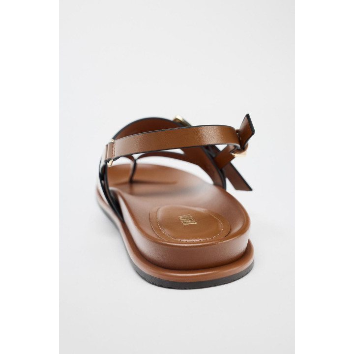 САНДАЛИИ С РЕМЕШКАМИ И ПРЯЖКОЙ