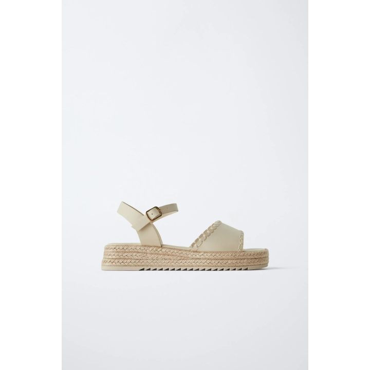 БОСОНОЖКИ НА ПЛАТФОРМЕ