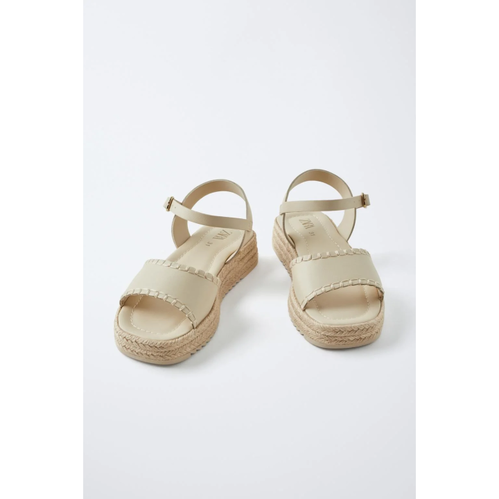 БОСОНОЖКИ НА ПЛАТФОРМЕ