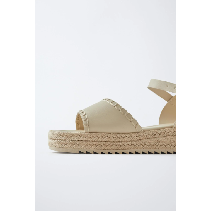 БОСОНОЖКИ НА ПЛАТФОРМЕ