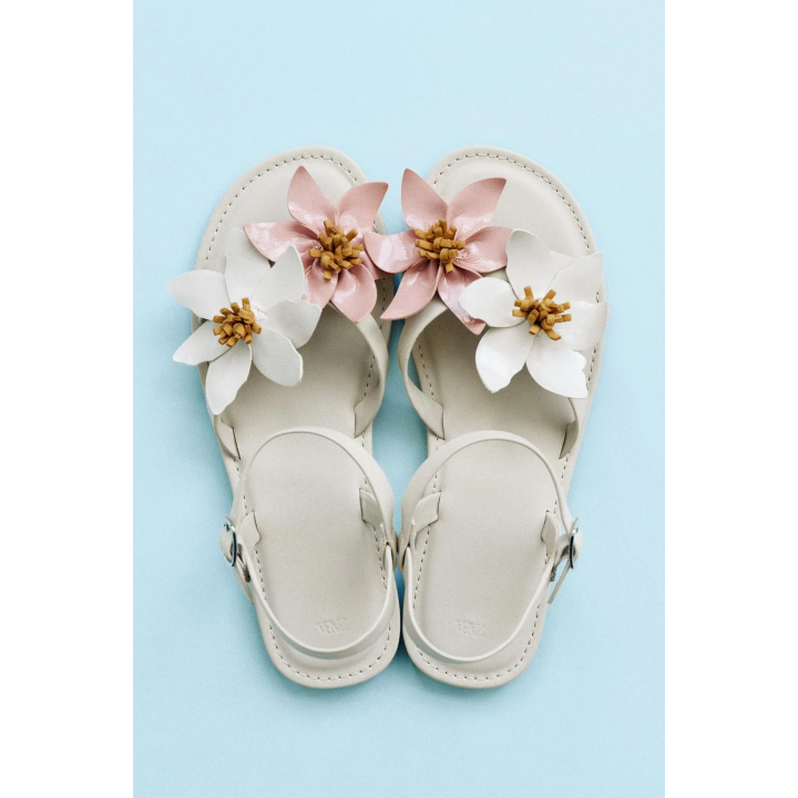 САНДАЛИИ С ЦВЕТОЧНОЙ ДЕТАЛЬЮ 3D