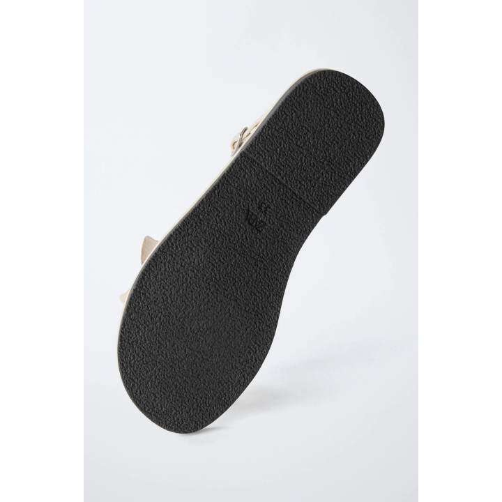 САНДАЛИИ С ЦВЕТОЧНОЙ ДЕТАЛЬЮ 3D