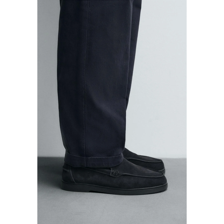 КОЖАНЫЕ ЛОФЕРЫ В ПОВСЕДНЕВНОМ СТИЛЕ