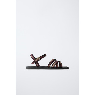 Сандалии в принтованном стиле