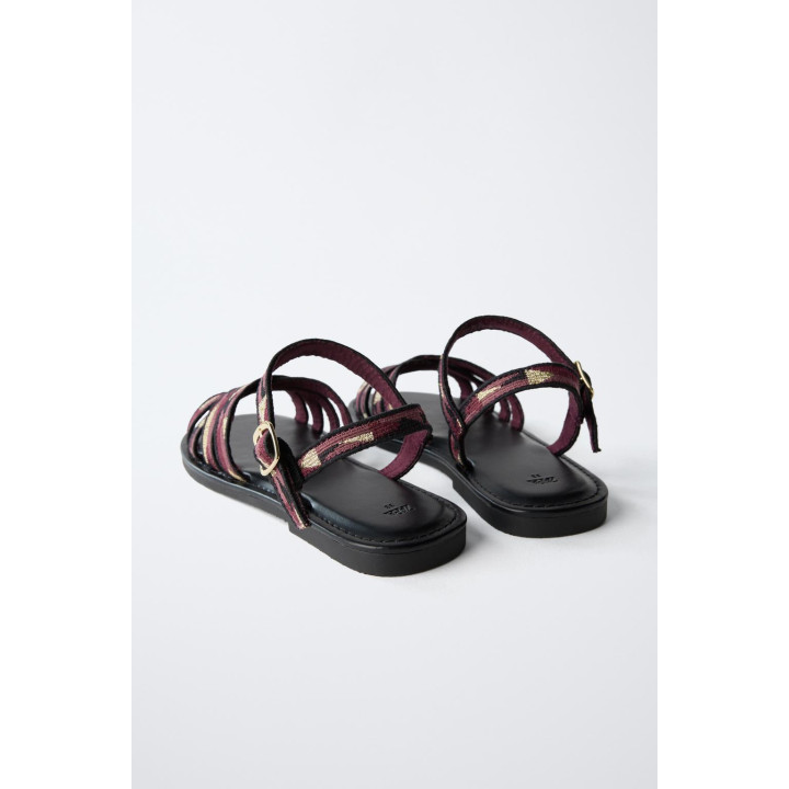 Сандалии в принтованном стиле