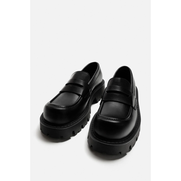 ЛОФЕРЫ С ПЛАНКОЙ НА ОБЪЕМНОЙ ПОДОШВЕ