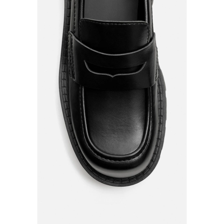 ЛОФЕРЫ С ПЛАНКОЙ НА ОБЪЕМНОЙ ПОДОШВЕ