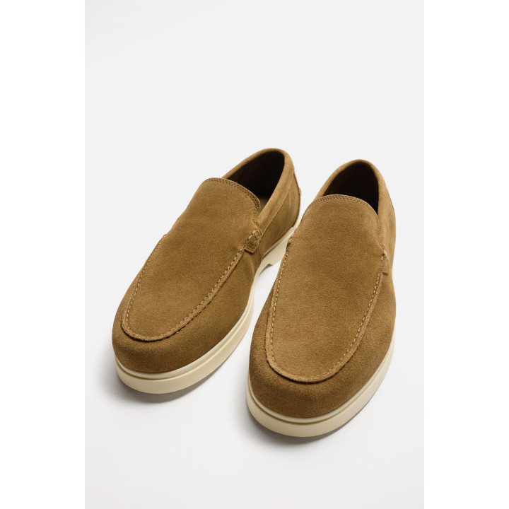 КОЖАНЫЕ ЛОФЕРЫ В ПОВСЕДНЕВНОМ СТИЛЕ