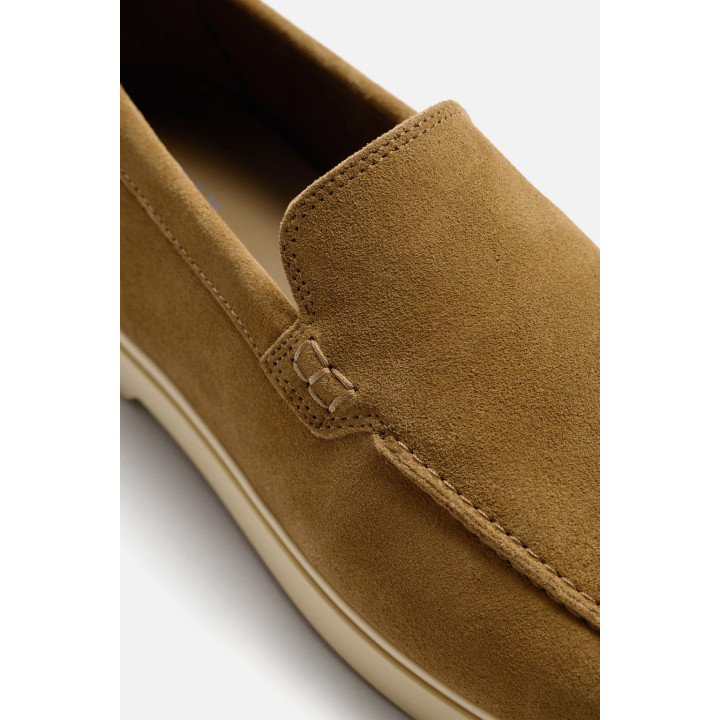 КОЖАНЫЕ ЛОФЕРЫ В ПОВСЕДНЕВНОМ СТИЛЕ