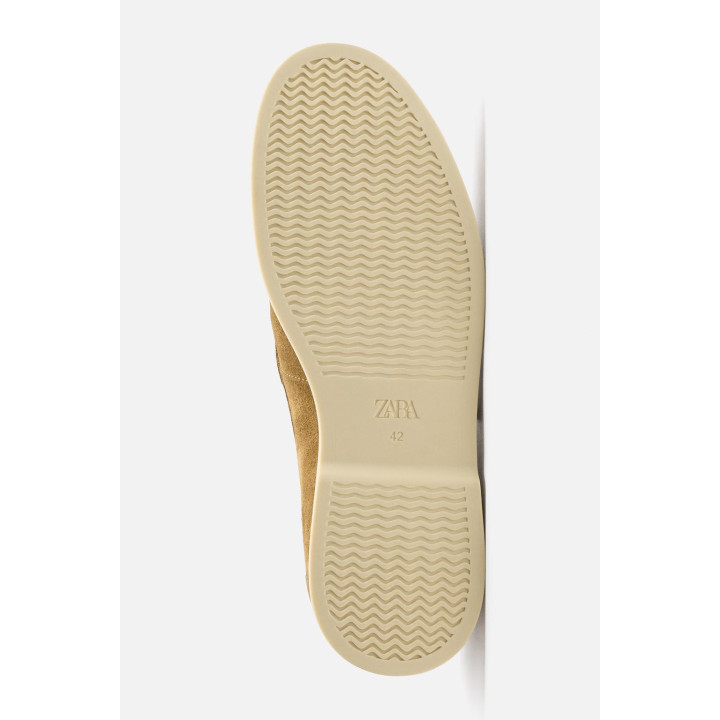 КОЖАНЫЕ ЛОФЕРЫ В ПОВСЕДНЕВНОМ СТИЛЕ