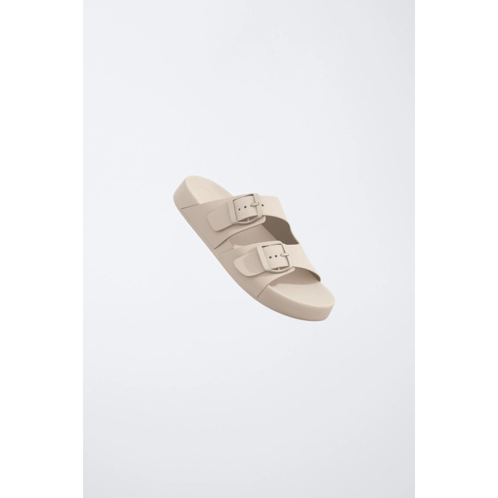 ПЛЯЖНЫЕ ТАПОЧКИ С ПРЯЖКАМИ