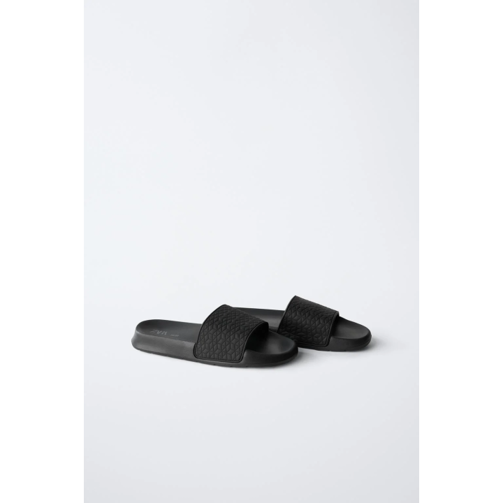 САНДАЛИИ С РЕЛЬЕФНЫМ РЕМЕШКОМ