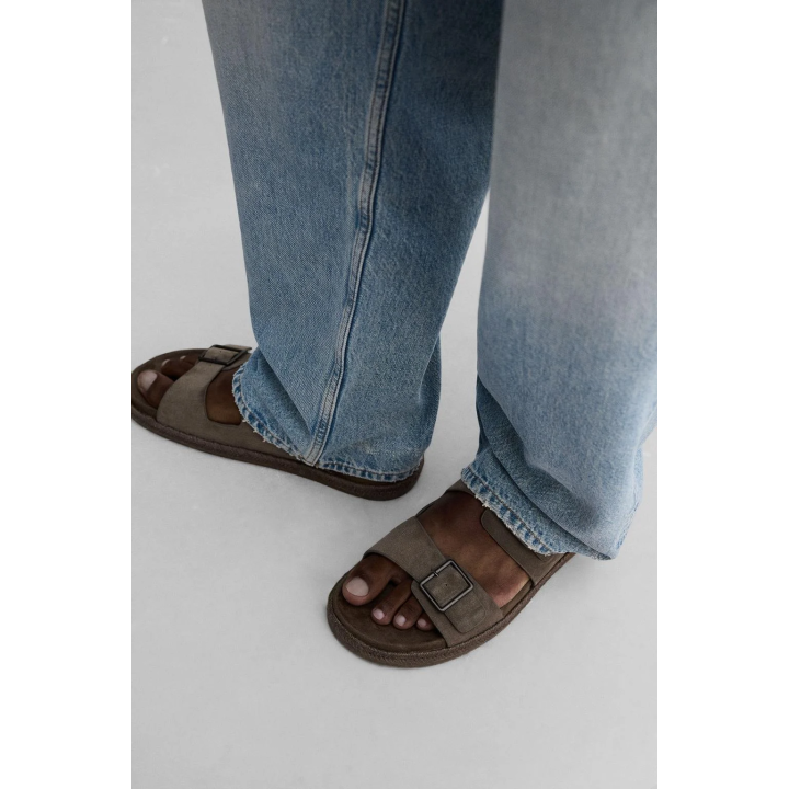 КОЖАНЫЕ САНДАЛИИ С ДВУМЯ РЕМЕШКАМИ