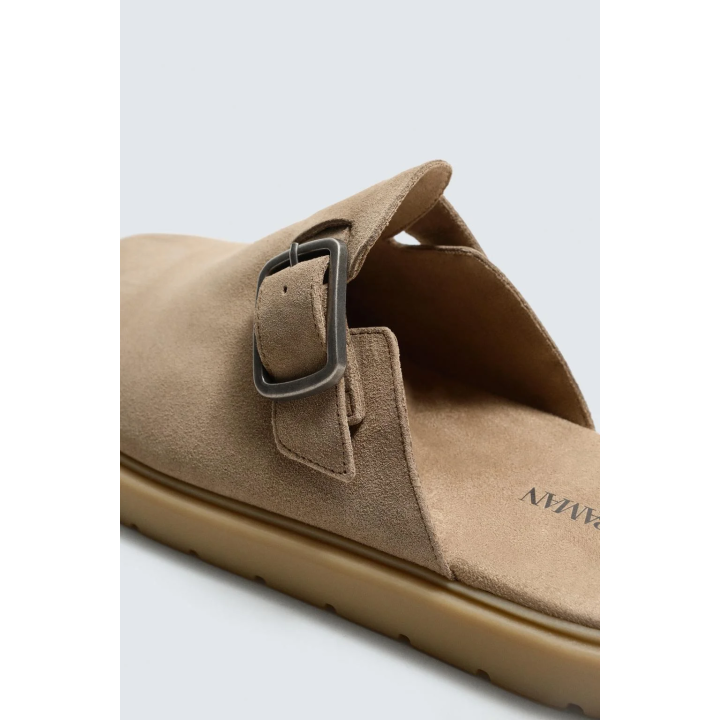 Клоги с пряжкой из кожи