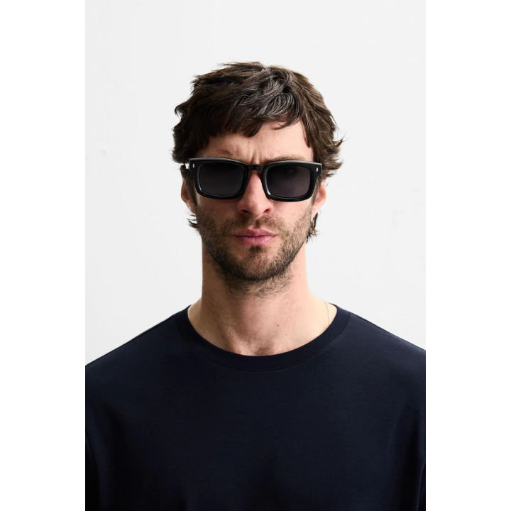 Солнцезащитные очки прямоугольной формы