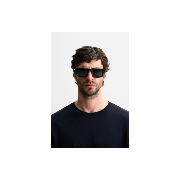 Солнцезащитные очки прямоугольной формы