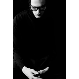 Солнечные очки овальной формы