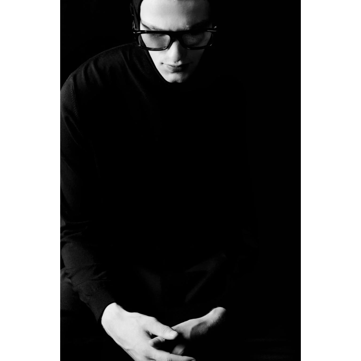 Солнечные очки овальной формы