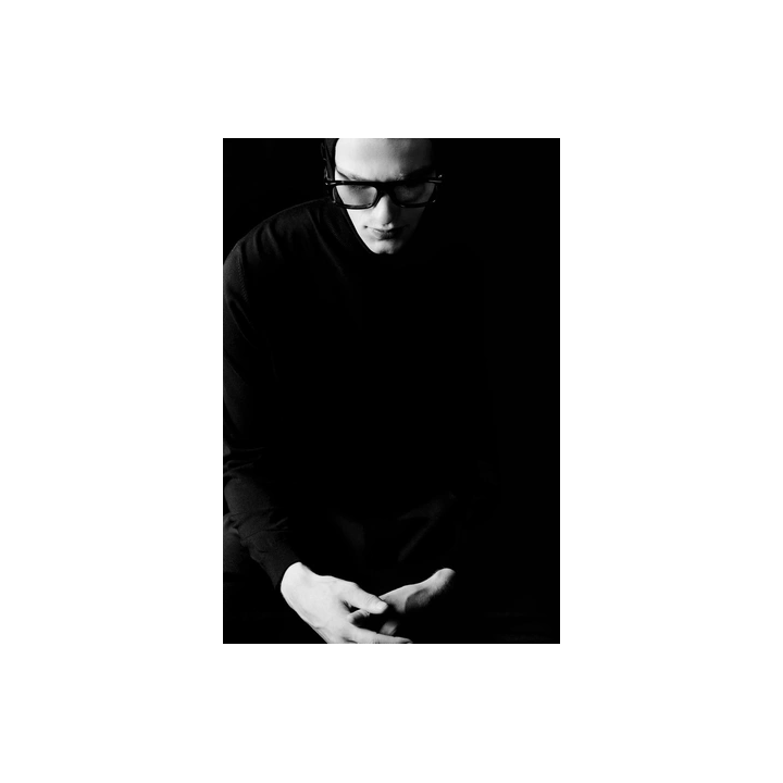 Солнечные очки овальной формы