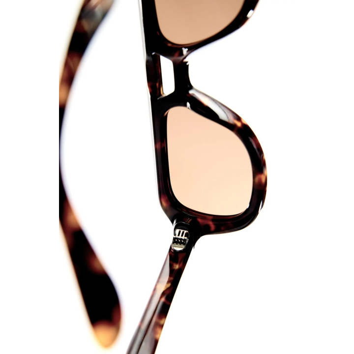 СОЛНЦЕЗАЩИТНЫЕ ОЧКИ ОВАЛЬНОЙ ФОРМЫ