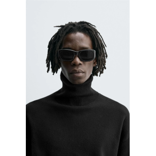 Солнечные очки овальной формы