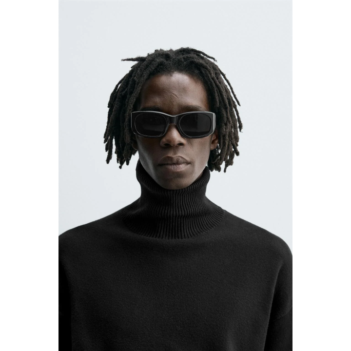 Солнечные очки овальной формы