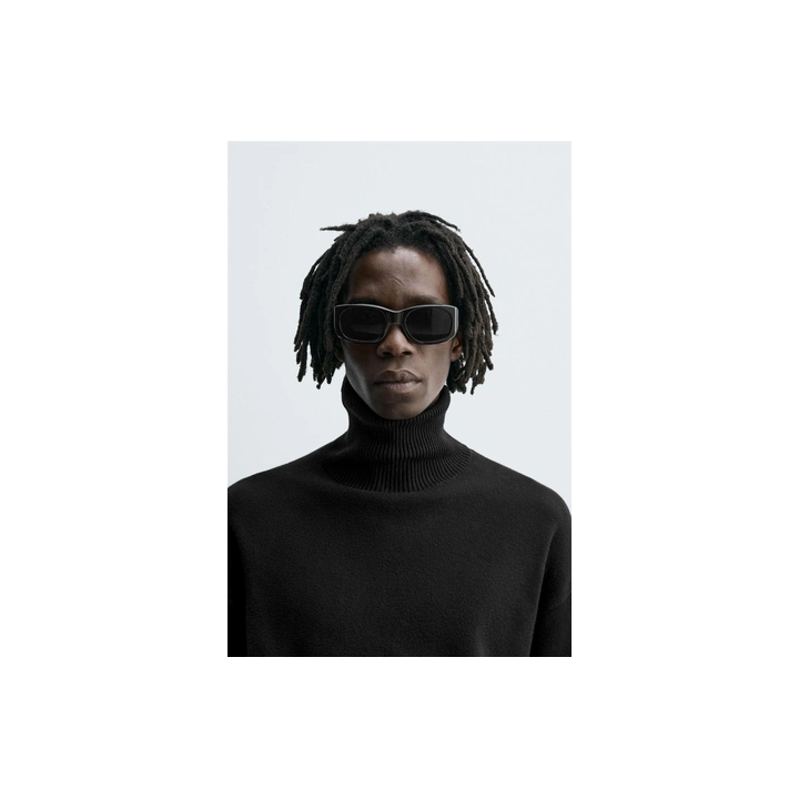 Солнечные очки овальной формы