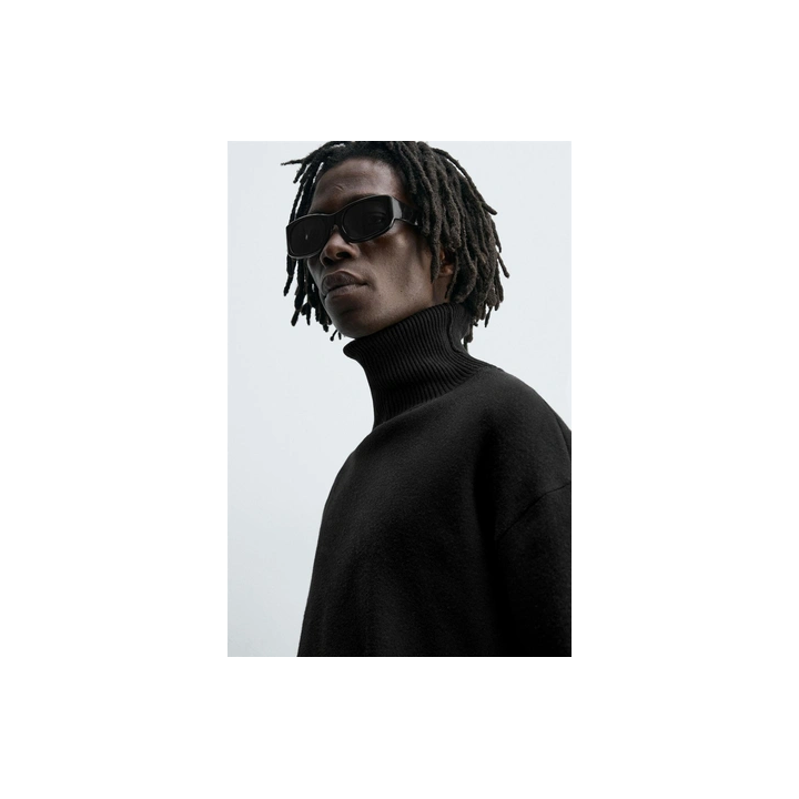 Солнечные очки овальной формы