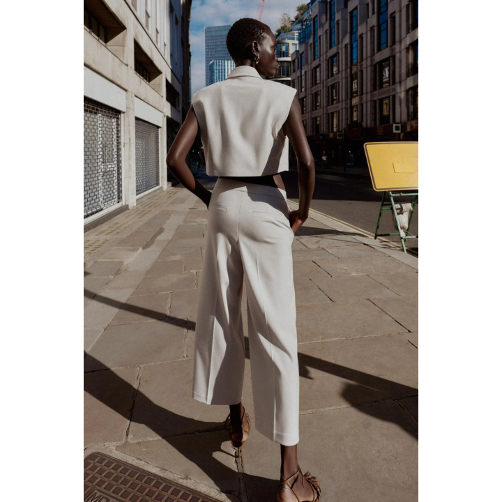 УКОРОЧЕННЫЙ ЖИЛЕТ С КЛАПАНАМИ