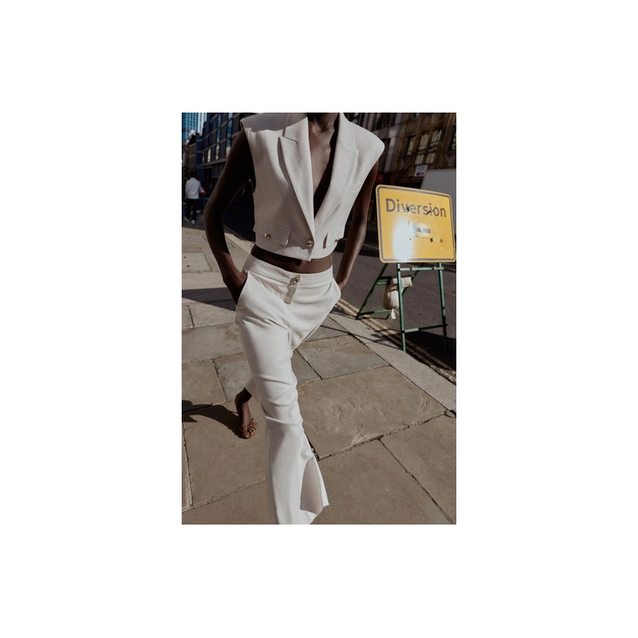 УКОРОЧЕННЫЙ ЖИЛЕТ С КЛАПАНАМИ